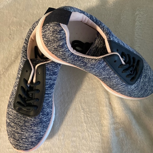 Women’s fashion walking, running tennis shoes with hard sole size 5 - Picture 1 of 5